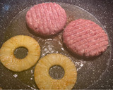 Foto del paso 3 de la receta: Burger con piña al curry y guacamole de jalapeño