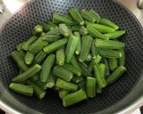 A picture of step 4 of Dahi Bhindi.