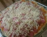 Foto langkah ke 5 dari resep Pizza homemade kraft quick melt lembut.