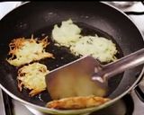 A picture of step 2 of Potato roasties.