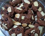 Foto langkah ke 5 dari resep Almond Choco Cookies.