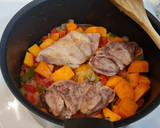 Foto del paso 6 de la receta: Jamoncitos de pollo guisados con boniato y tomate
