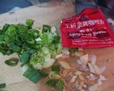 咖哩洋蔥香腸炒飯的食譜步驟1照片