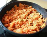 Foto langkah ke 8 dari resep Kimchi Bokkeumbab Nasi goreng Korea.