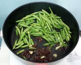 A picture of step 2 of Green Bean With Chinese Smoked Sausage.
