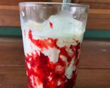 Foto langkah ke 4 dari resep Korean strawberry milk.
