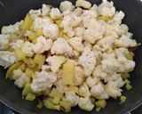 Une image de l'étape 2 de Aloo gobi.