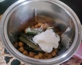 A picture of step 2 of Nenua Hummus.