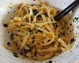 A picture of step 5 of Garlic olive oil pasta.