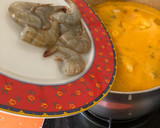 Foto del paso 8 de la receta: Caldo de rape con merluza y Gambones