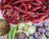 Foto langkah ke 2 dari resep Kulit sapi manis pedas lezat.