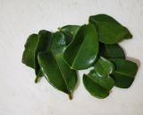 Foto langkah ke 2 dari resep Kacang Goreng Daun Jeruk.