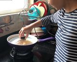 Foto langkah ke 4 dari resep Pie susu Teflon Coklat takaran sendok.
