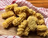 Foto langkah ke 5 dari resep Simple Butter Cookies (3 Ingredients) No Mixer.