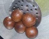 A picture of step 5 of Bread Gulab Jamun.