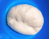 Foto langkah ke 3 dari resep Roti Pizza simple.