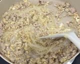 รูปขั้นตอนการทำที่ 3 ของ ผัดวุ้นเส้นหมูสับ ใส่ไข่