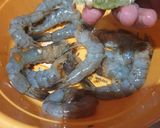 Foto langkah ke 1 dari resep Udang Kentang Kuah Kuning.