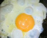 A picture of step 2 of Fried eggs.