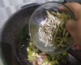 Foto langkah ke 3 dari resep Oseng Bunga Pepaya.