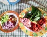 Foto langkah ke 1 dari resep Ayam garo rica / ayam rica rica kemangi ricecooker ala anak kost.