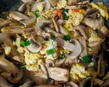 Foto langkah ke 3 dari resep Orak Arik Telur Jamur.