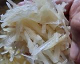 ঝুরঝুরে আলু ভাজা (Jhur jhure aloo bhaja recipe in bengali) রেসিপি ধাপ - 1 ছবি