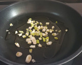 Foto del paso 1 de la receta: Burritos de calabacín y jamón ibérico al pesto