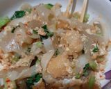 Foto langkah ke 5 dari resep Seblak Kwetiau, siomay, telor.