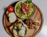 Foto del passaggio 4 della ricetta Crostini con verdure, salsiccia e Stracchino e guacamole 🥑