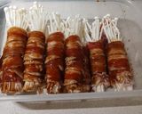 Foto langkah ke 4 dari resep 536. Jamur Enoki Beef Roll.