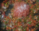Foto del paso 3 de la receta: Chipirones con almejas y calamares en salsa