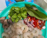 Foto langkah ke 1 dari resep Sambal Goreng Udang, Pete dan Telur.