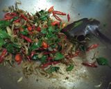 Foto langkah ke 4 dari resep Nasi Bakar Teri dan Sambal.