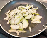 Foto del paso 1 de la receta: Col salteada al estilo chino