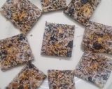 તલ અને મિક્સ ડ્રાયફ્રૂટ્સની ચીકી (Til Mix Dry Fruits Chikki Recipe In Gujarati) રેસીપી સ્ટેપ5ફોટો
