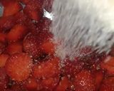 Foto langkah ke 2 dari resep Korean Strawberry Milk.