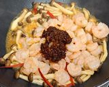 รูปขั้นตอนการทำที่ 3 ของ กุ้งผัดซอส XO