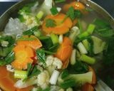 Foto langkah ke 4 dari resep Sop Sayur Jamur Salju.