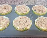 A picture of step 4 of Blueberry loaded Streusel Muffins.