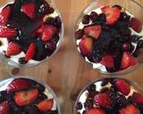 Foto del paso 12 de la receta: Tarta de mousse de queso y futos rojos