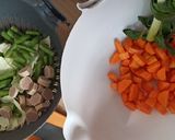 Foto langkah ke 1 dari resep 21. Sup Bening Bumbu Iris.