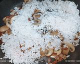 Foto del paso 4 de la receta Arroz frito con currys, setas y bacon