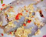 Hình bước làm 2 của món Cá mó chiên muối sả