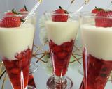 Une image de l'étape 4 de Crème au chocolat blanc sur lit de fraises.