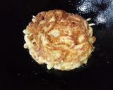 Foto langkah ke 3 dari resep Omelet Bawang Bombay.