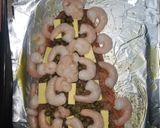 Foto del paso 4 de la receta: Salmón con alcaparras y camarón acompañado de papas bravas