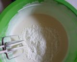 Foto langkah ke 3 dari resep Bolu Kukus Abon Ayam.