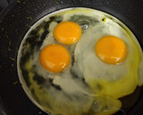 Foto del paso 5 de la receta: Espárragos y cherrys a la plancha con revuelto de jamón