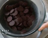 A picture of step 12 of Basic Dark Chocolate Bon Bons / Bonbon de Chocolat.